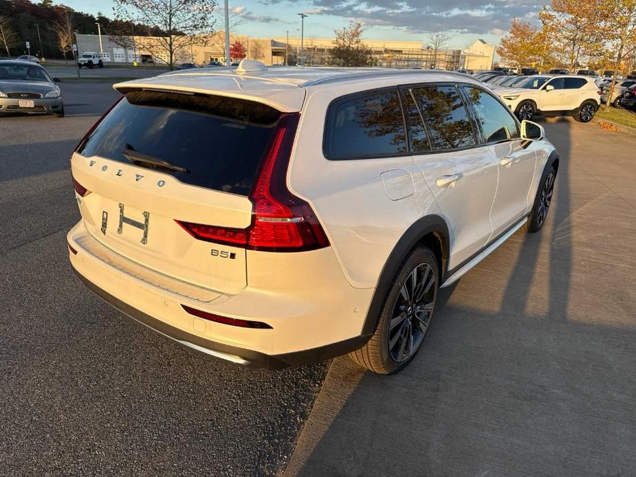 new 2025 Volvo V60 Cross Country car, priced at $58,525