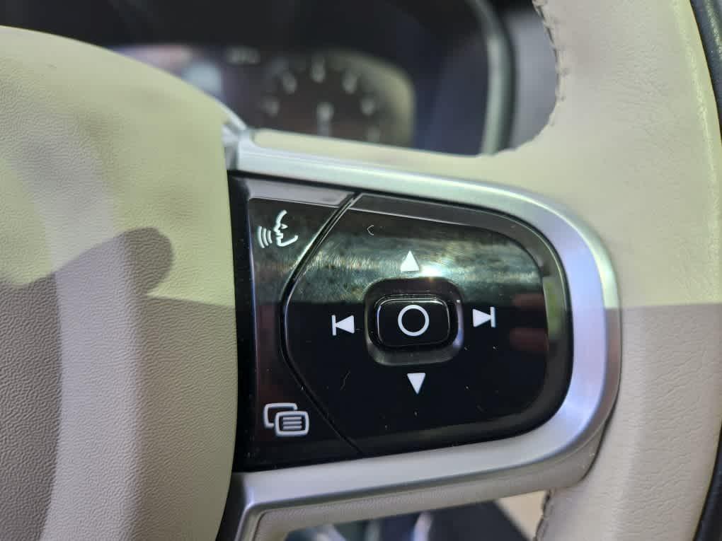 used 2022 Volvo XC90 car, priced at $40,600