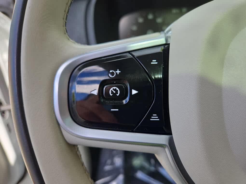 used 2022 Volvo XC90 car, priced at $40,600
