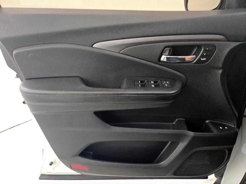 used 2020 Honda Pilot car, priced at $27,998