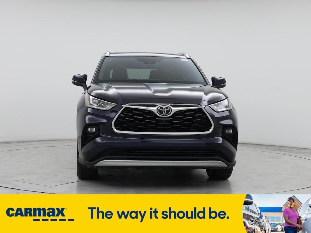 used 2021 Toyota Highlander car, priced at $41,998