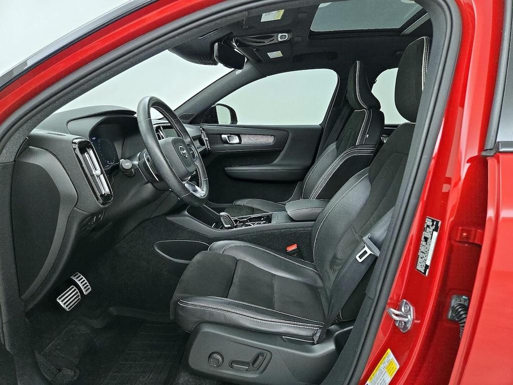 used 2019 Volvo XC40 car, priced at $22,998