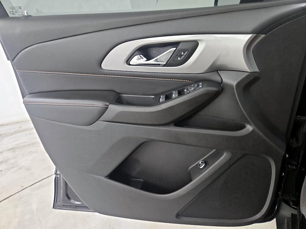 used 2021 Chevrolet Traverse car, priced at $25,998