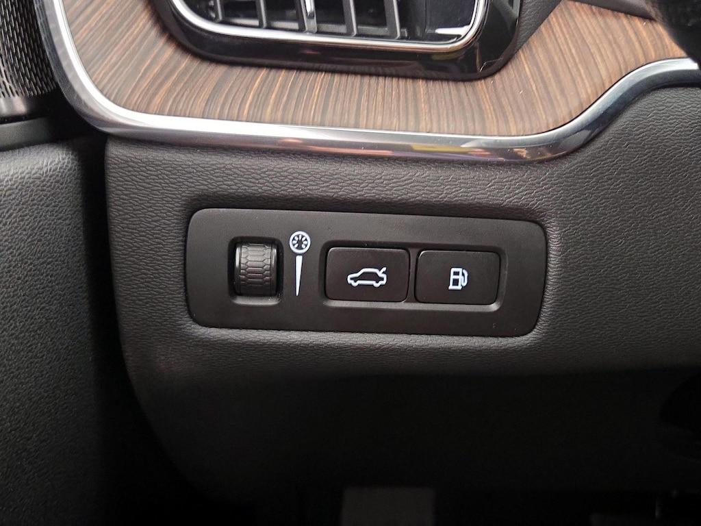used 2022 Volvo XC60 Recharge Plug-In Hybrid car, priced at $32,998