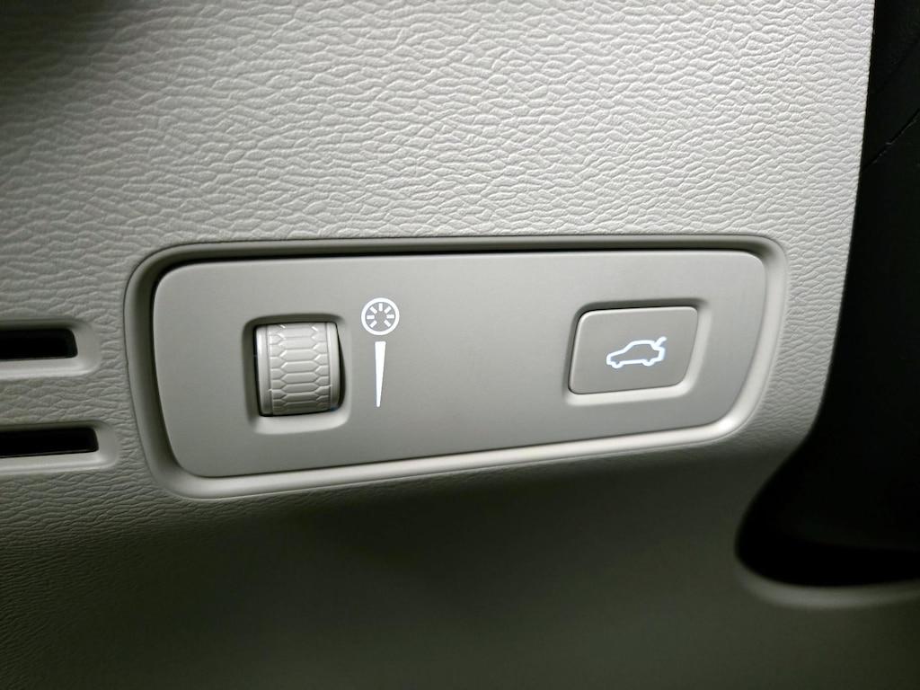 used 2021 Volvo XC40 car, priced at $28,998