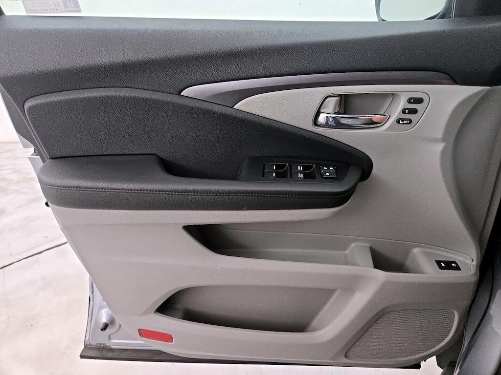 used 2022 Honda Pilot car, priced at $34,998