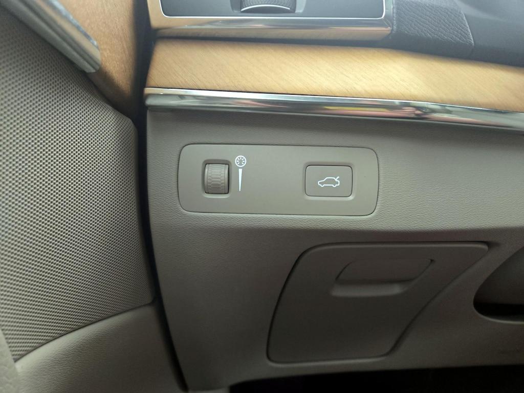 used 2022 Volvo XC90 car, priced at $36,998