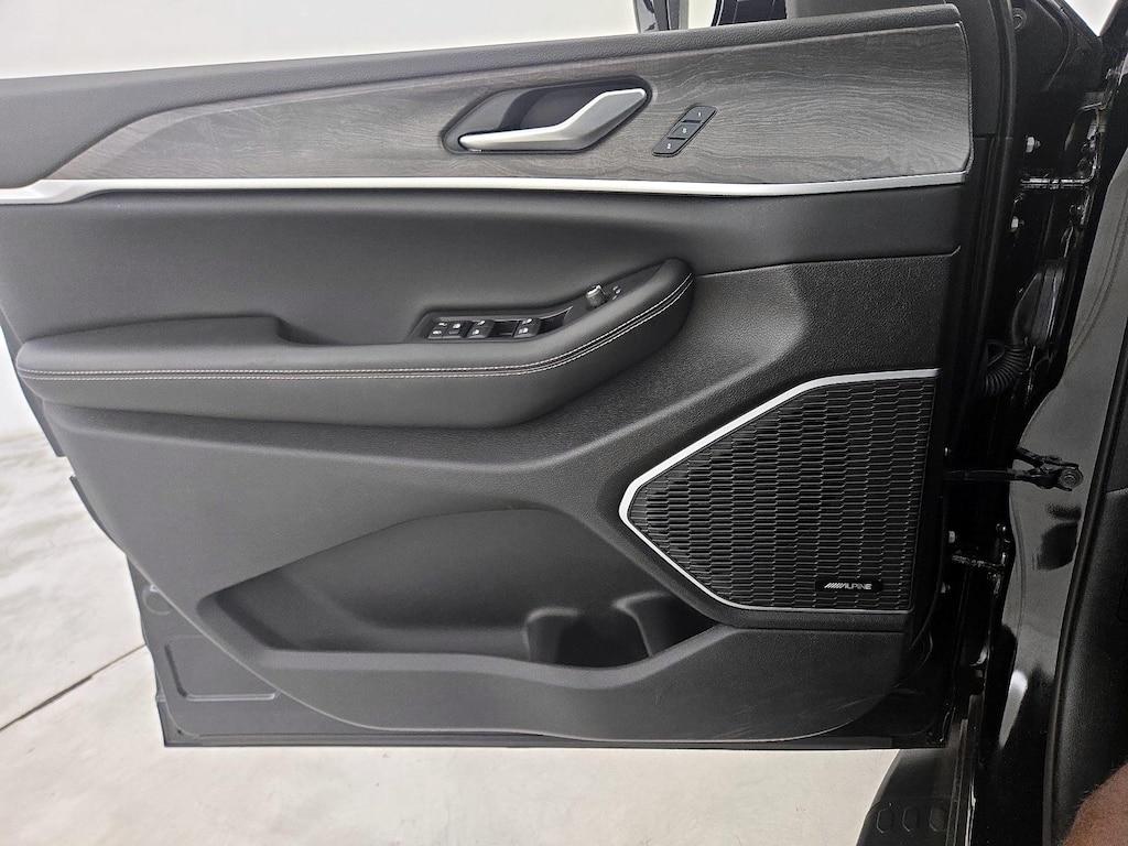 used 2024 Jeep Grand Cherokee car, priced at $43,998