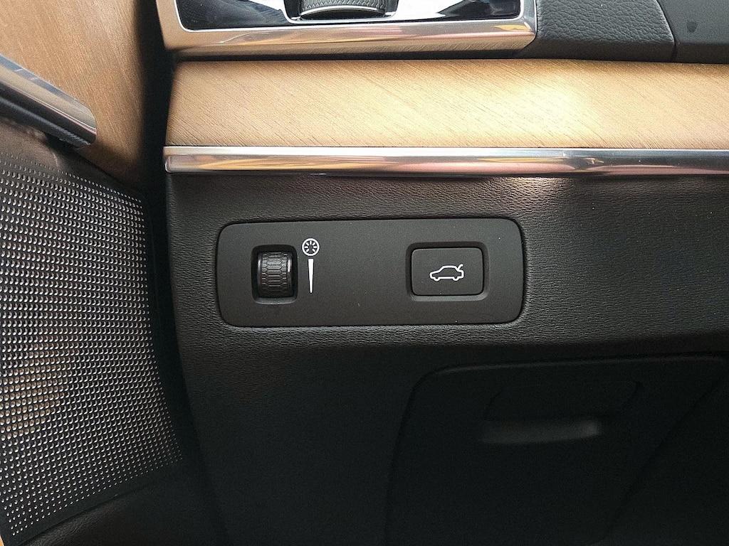 used 2019 Volvo XC90 car, priced at $32,998
