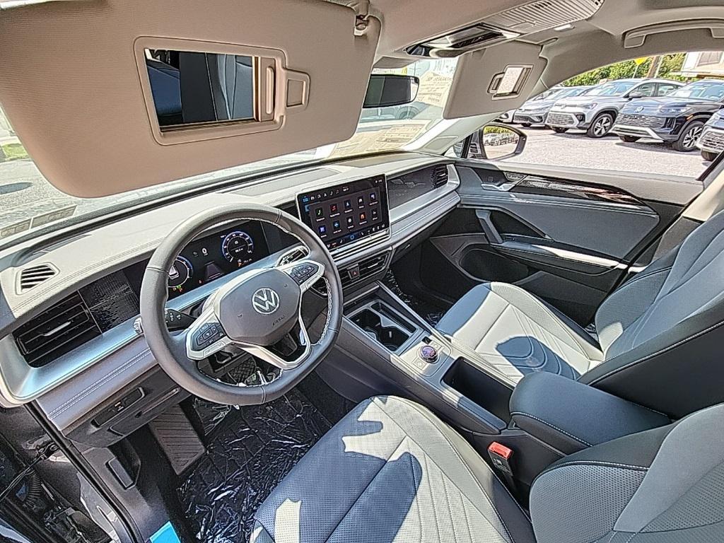 new 2025 Volkswagen Tiguan car, priced at $32,993