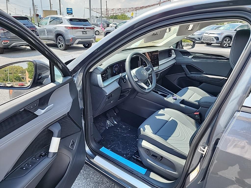 new 2025 Volkswagen Tiguan car, priced at $32,993