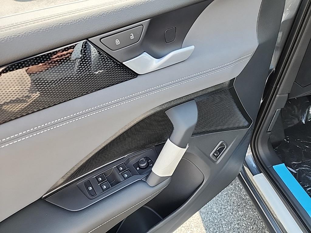 new 2025 Volkswagen Tiguan car, priced at $32,993