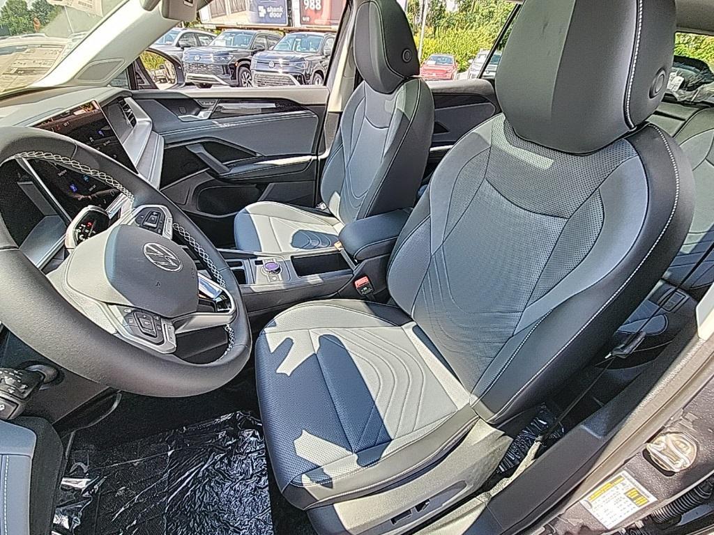 new 2025 Volkswagen Tiguan car, priced at $32,993