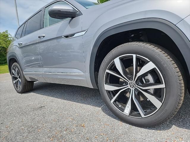 new 2025 Volkswagen Atlas car, priced at $52,443