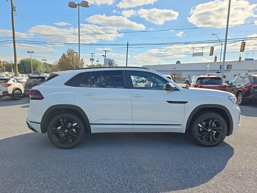 new 2026 Volkswagen Atlas Cross Sport car, priced at $50,472