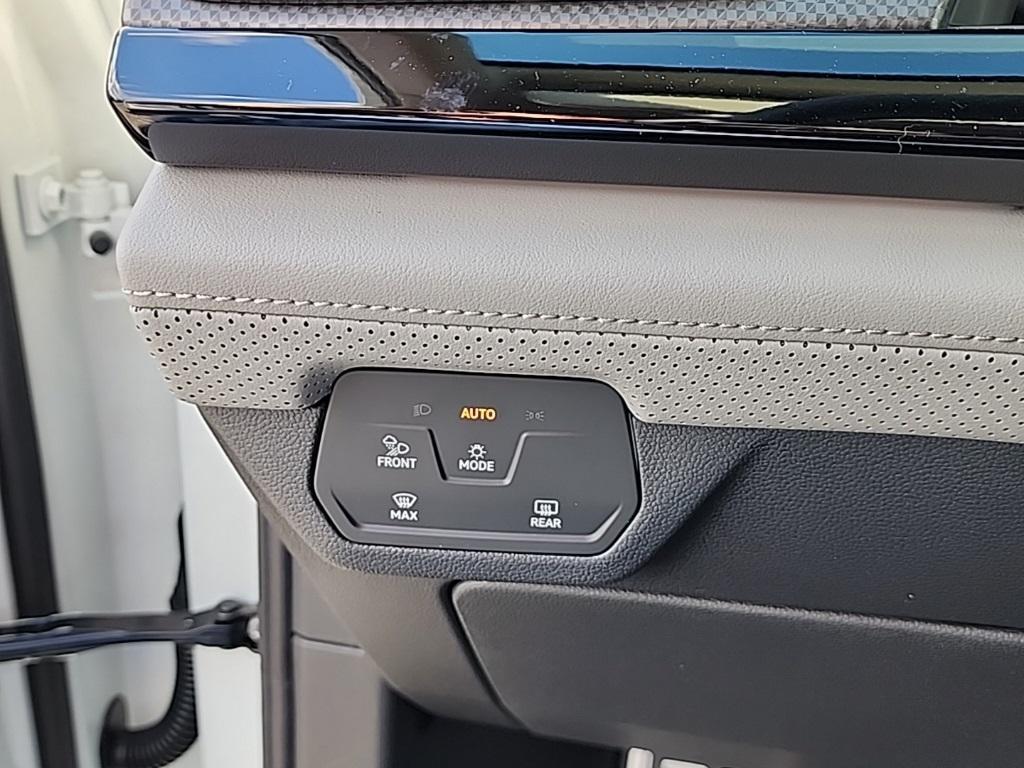 new 2025 Volkswagen Atlas car, priced at $42,611