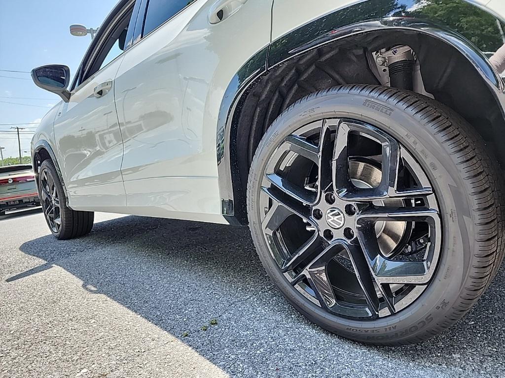 new 2025 Volkswagen Tiguan car, priced at $37,644