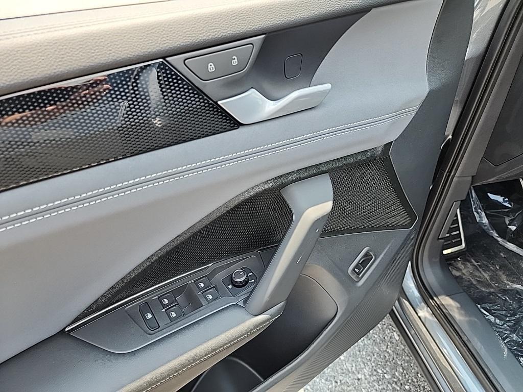 new 2025 Volkswagen Tiguan car, priced at $37,207