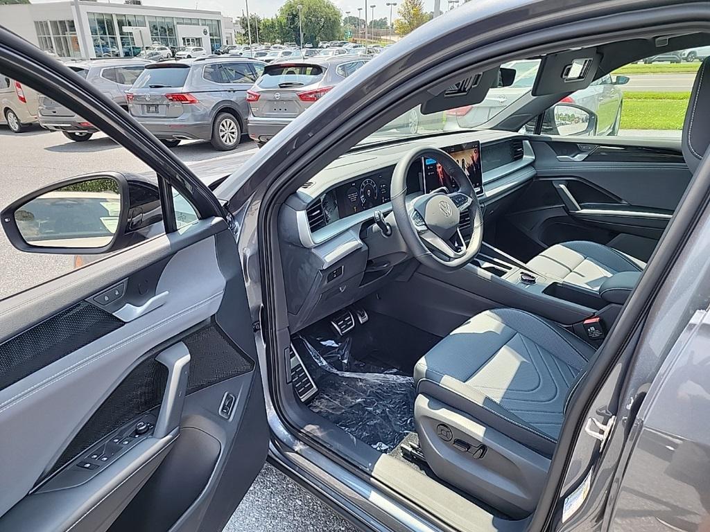 new 2025 Volkswagen Tiguan car, priced at $37,207