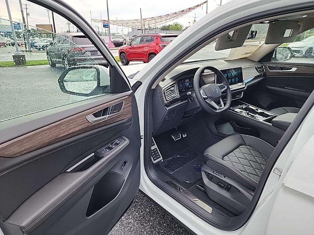new 2025 Volkswagen Atlas car, priced at $50,032