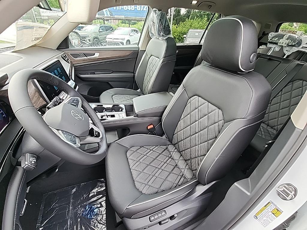 new 2025 Volkswagen Atlas car, priced at $50,032