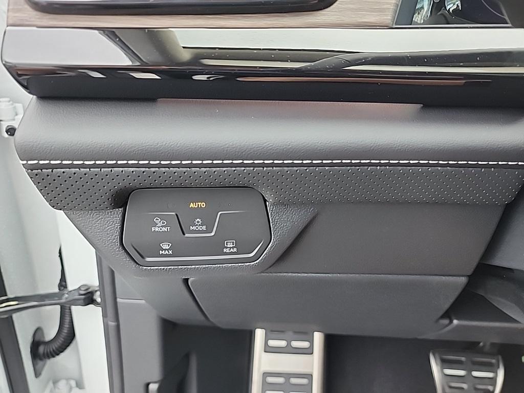 new 2025 Volkswagen Atlas car, priced at $50,032