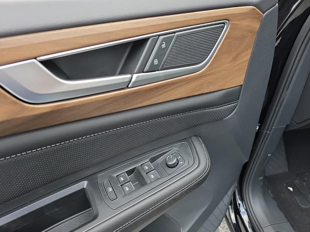 new 2026 Volkswagen Atlas car, priced at $40,612