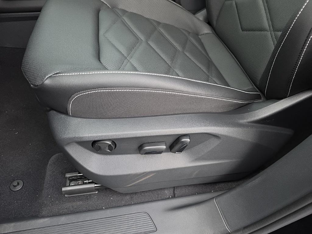 new 2026 Volkswagen Atlas car, priced at $40,612