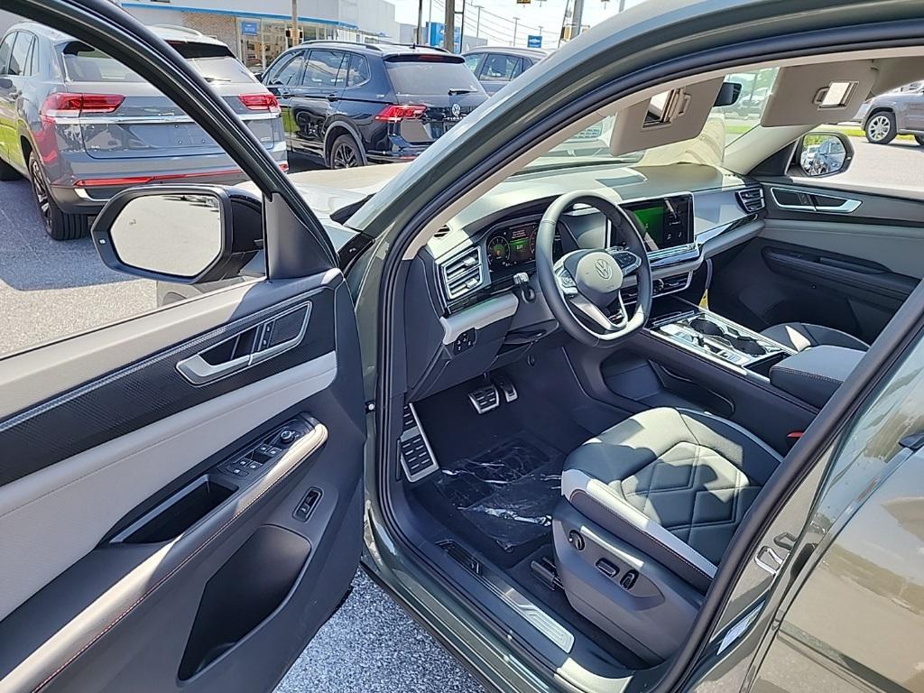 new 2025 Volkswagen Atlas car, priced at $43,246