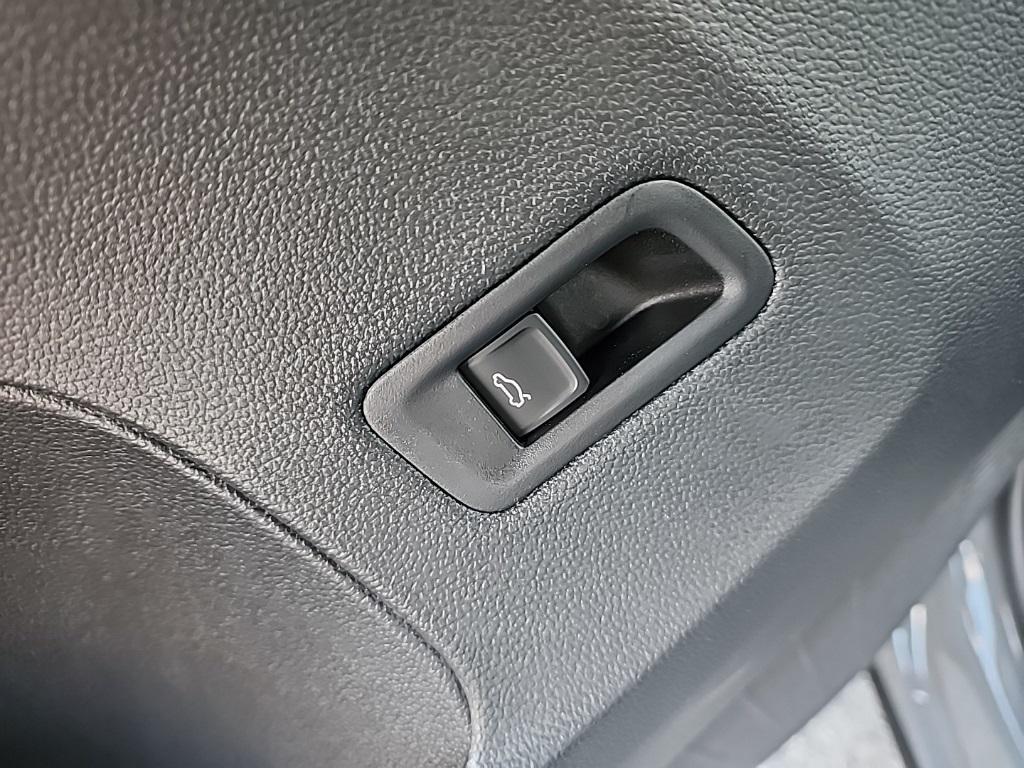new 2025 Volkswagen Atlas car, priced at $42,450