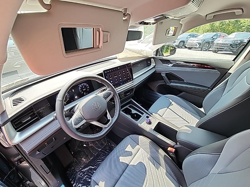 new 2025 Volkswagen Tiguan car, priced at $32,180