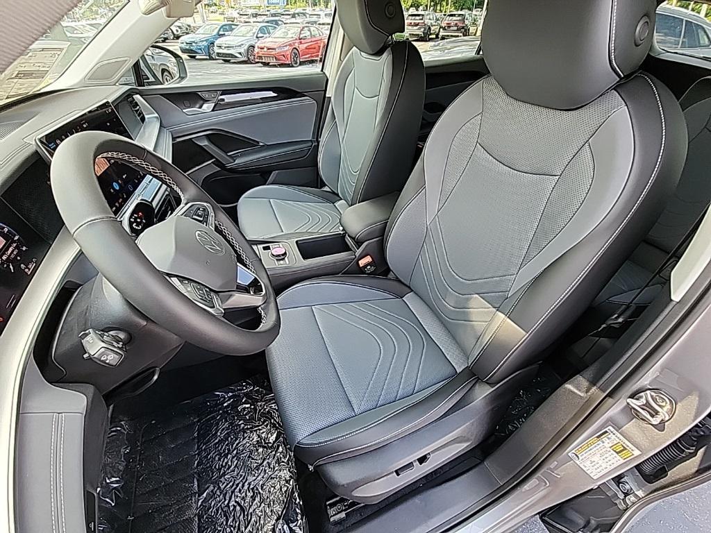 new 2025 Volkswagen Tiguan car, priced at $33,611