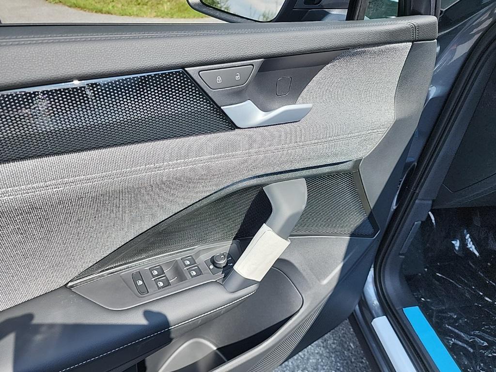 new 2025 Volkswagen Tiguan car, priced at $31,006