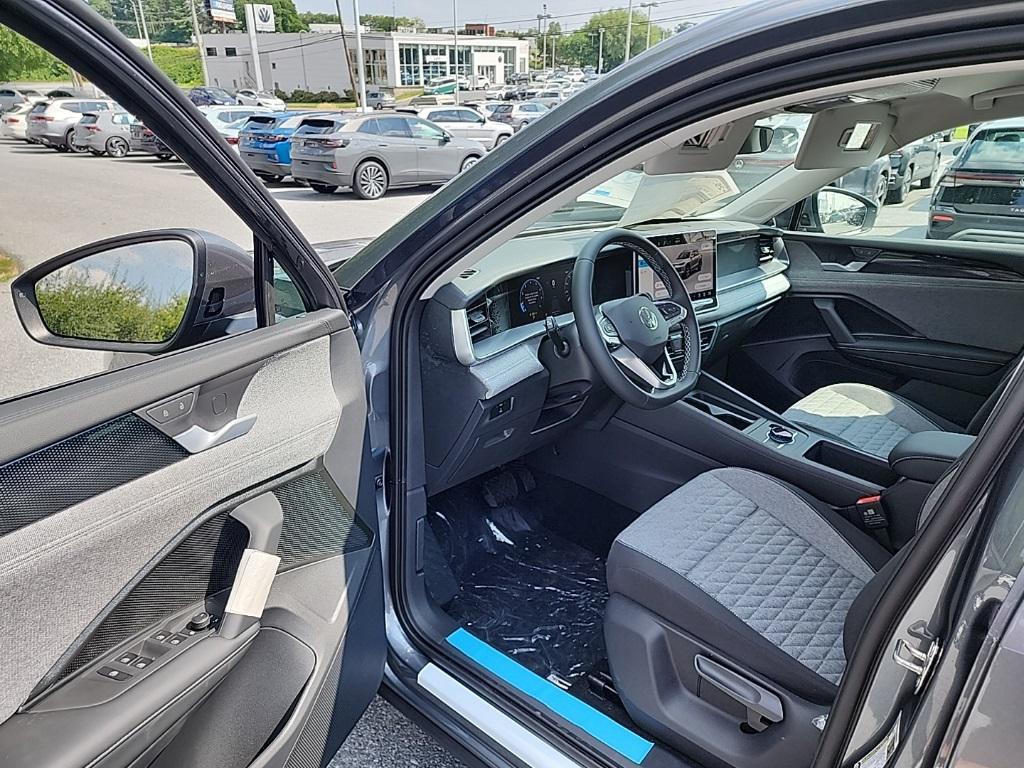 new 2025 Volkswagen Tiguan car, priced at $31,006
