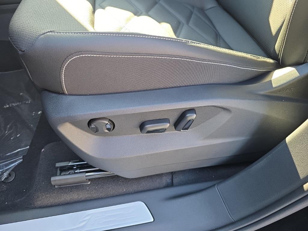 new 2026 Volkswagen Atlas car, priced at $46,156