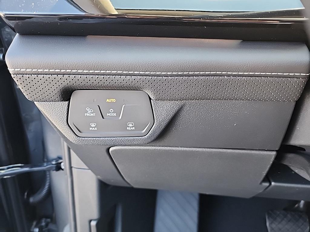new 2025 Volkswagen Atlas car, priced at $44,756