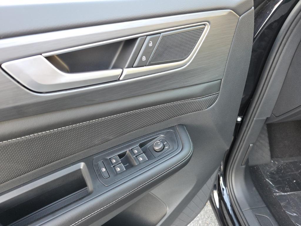 new 2026 Volkswagen Atlas Cross Sport car, priced at $40,212