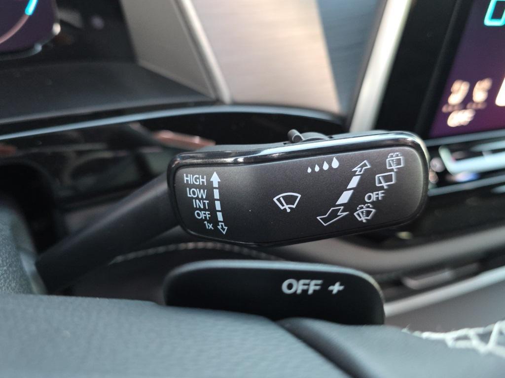 new 2026 Volkswagen Atlas Cross Sport car, priced at $40,212