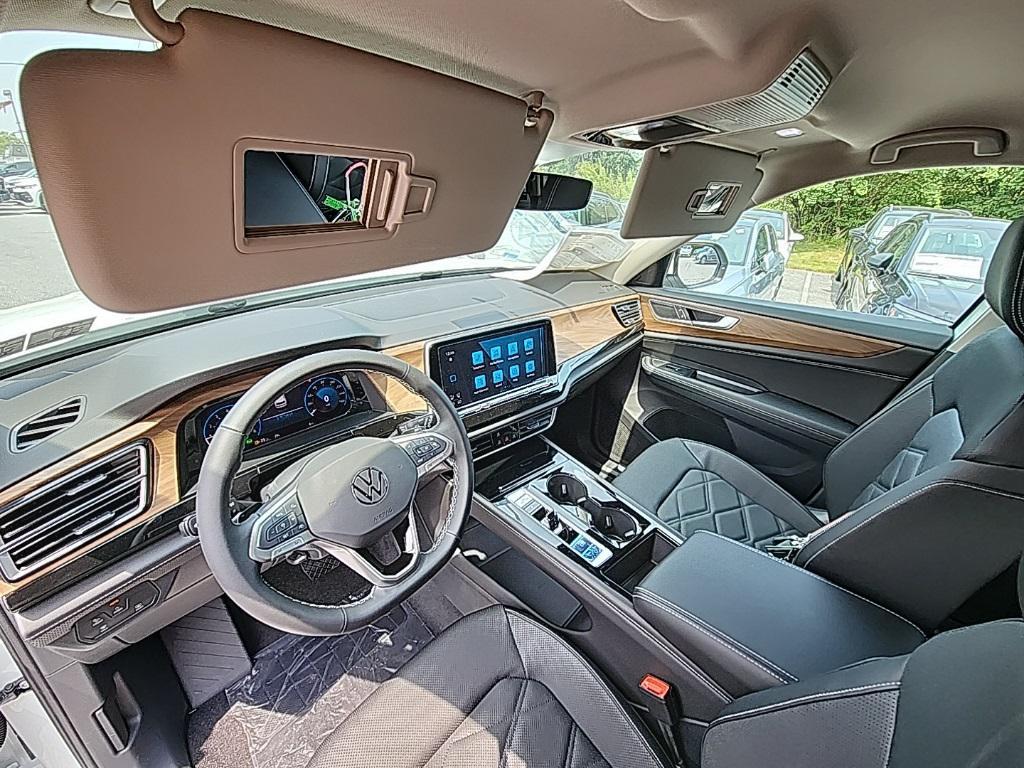 new 2025 Volkswagen Atlas car, priced at $40,238
