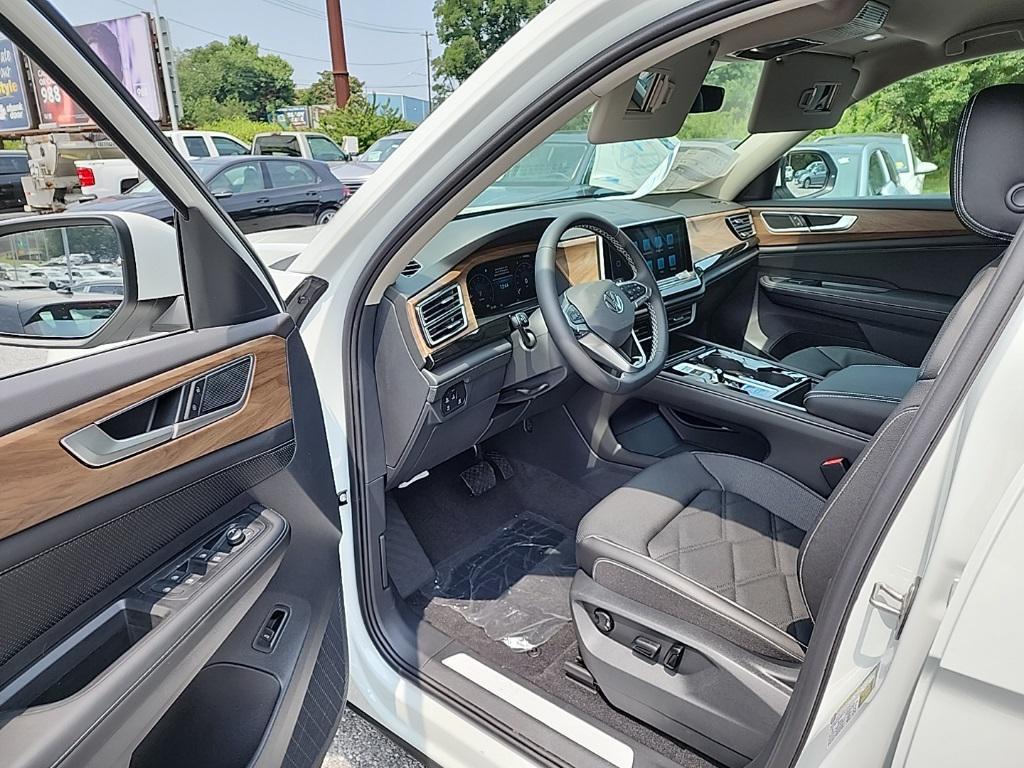 new 2025 Volkswagen Atlas car, priced at $40,238