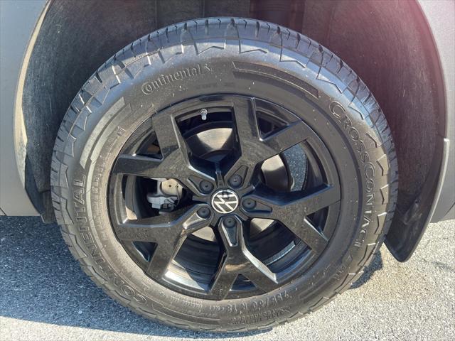 used 2024 Volkswagen Atlas car, priced at $42,143
