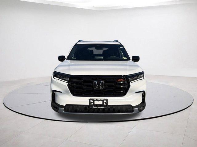 new 2025 Honda Pilot car, priced at $46,215