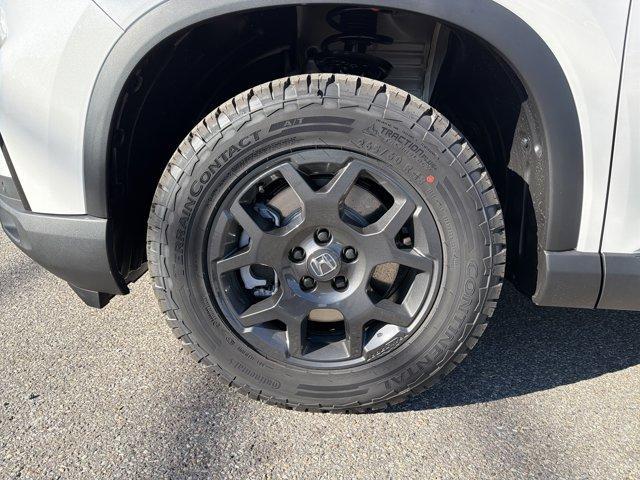 new 2025 Honda Pilot car, priced at $46,215