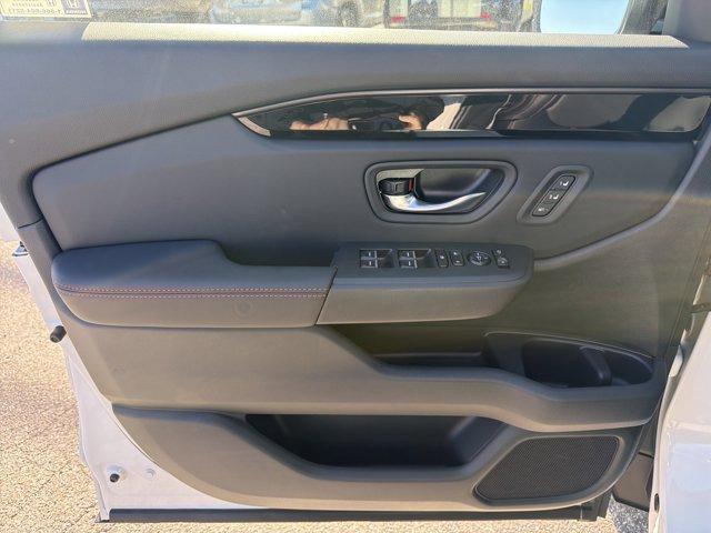 new 2025 Honda Pilot car, priced at $46,215