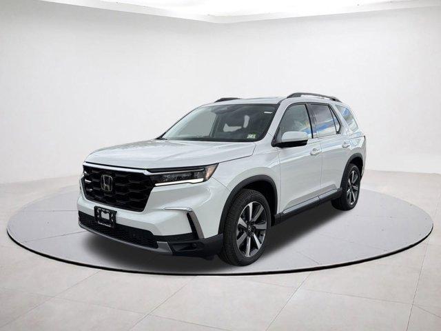 new 2025 Honda Pilot car, priced at $46,395