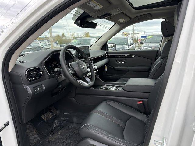 new 2025 Honda Pilot car, priced at $46,395