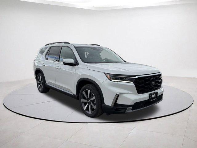 new 2025 Honda Pilot car, priced at $47,511