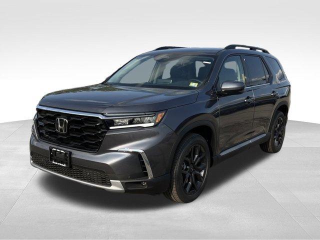 new 2025 Honda Pilot car, priced at $49,981