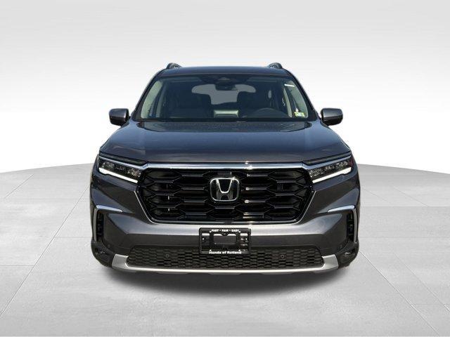 new 2025 Honda Pilot car, priced at $49,981