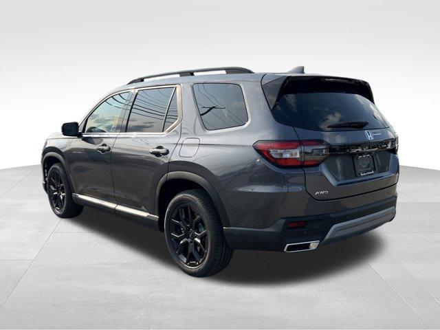 new 2025 Honda Pilot car, priced at $49,981